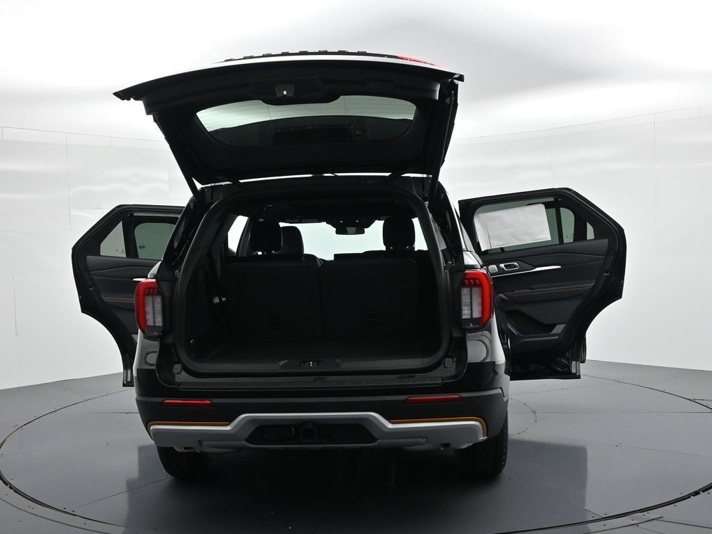 Ford Explorer Vehicle Full-screen Gallery Image 28