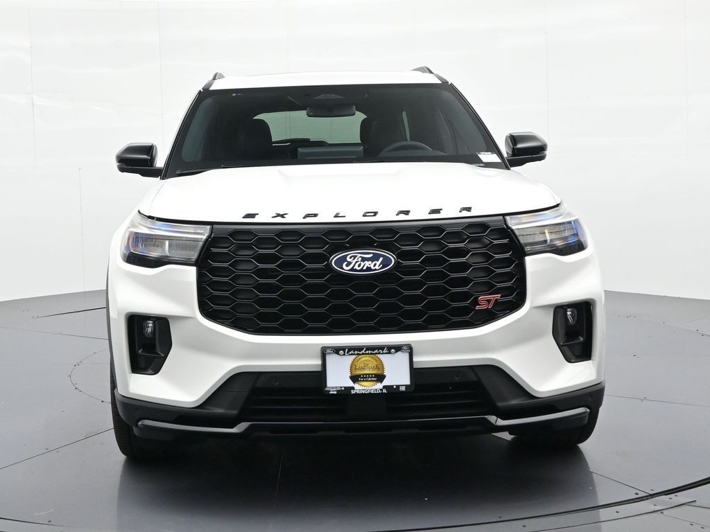 Ford Explorer Vehicle Full-screen Gallery Image 3