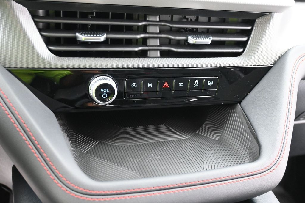 Ford Explorer Vehicle Full-screen Gallery Image 11