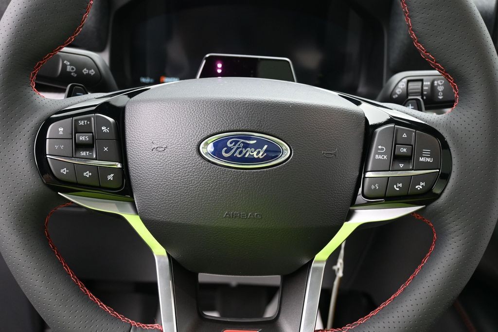 Ford Explorer Vehicle Full-screen Gallery Image 13