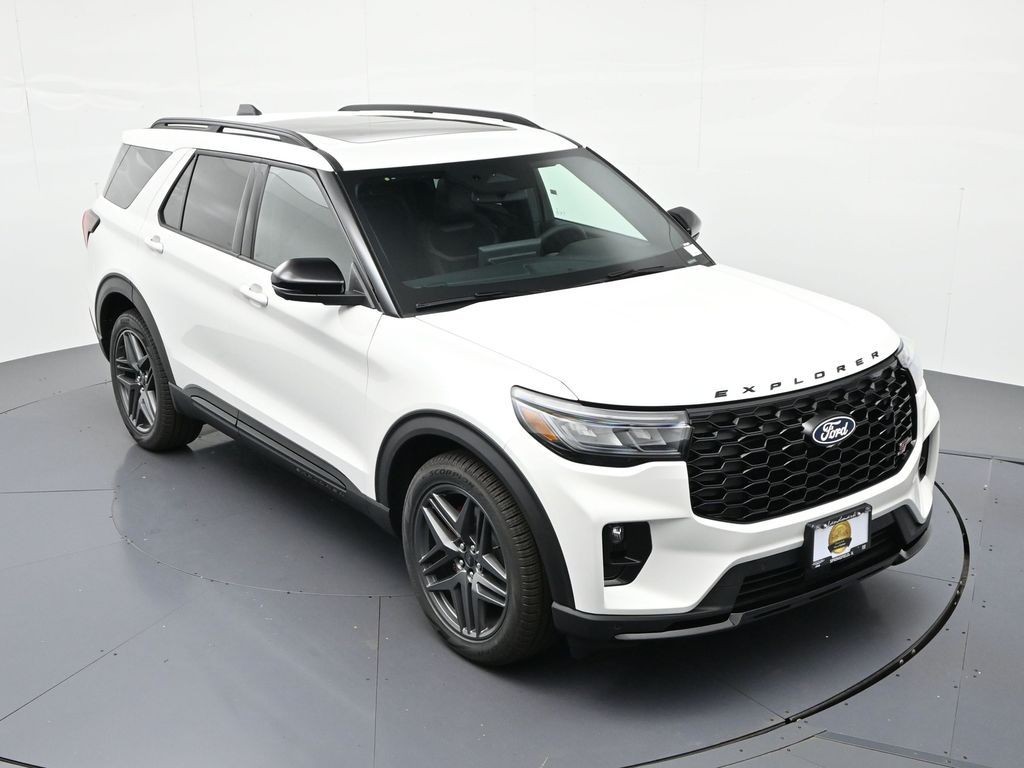 Ford Explorer Vehicle Full-screen Gallery Image 16