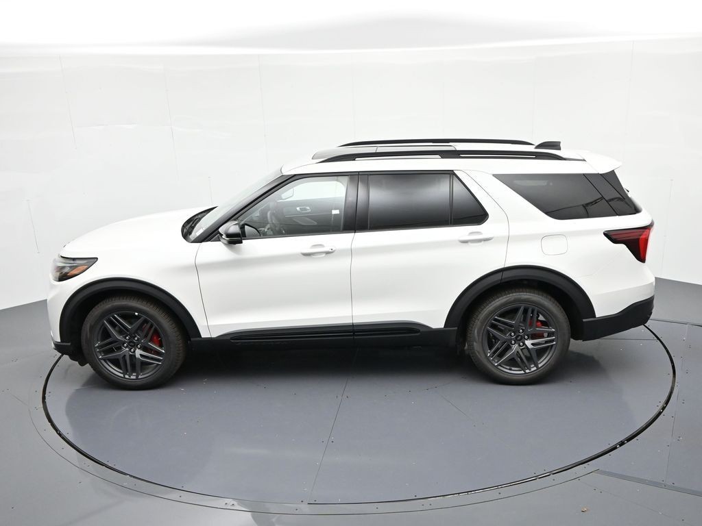 Ford Explorer Vehicle Full-screen Gallery Image 19