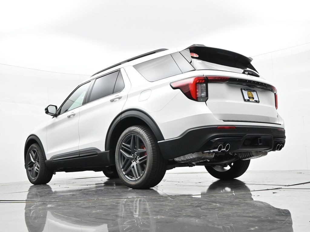 Ford Explorer Vehicle Full-screen Gallery Image 20