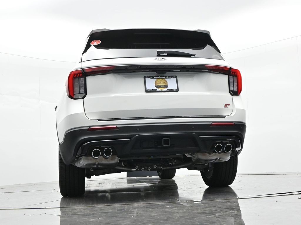 Ford Explorer Vehicle Full-screen Gallery Image 21