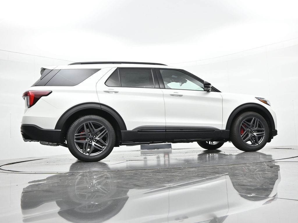 Ford Explorer Vehicle Full-screen Gallery Image 23
