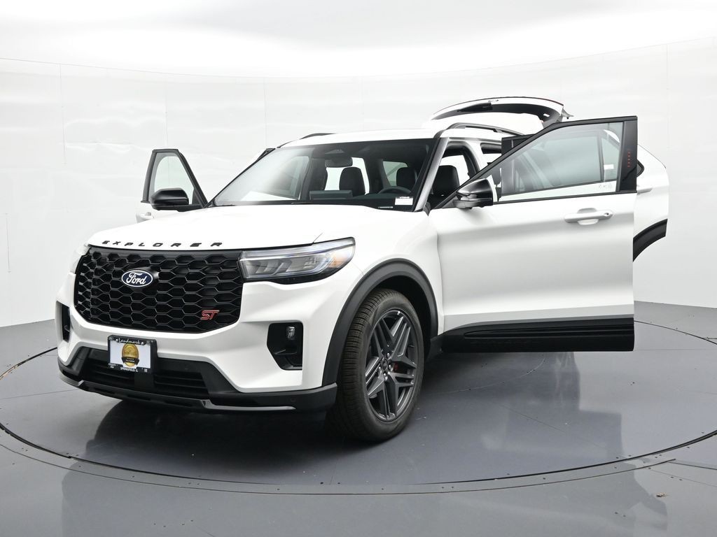 Ford Explorer Vehicle Full-screen Gallery Image 26