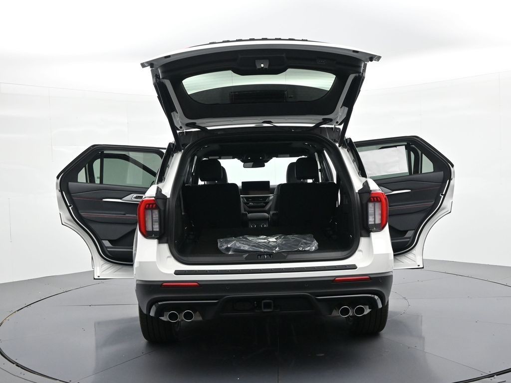 Ford Explorer Vehicle Full-screen Gallery Image 27