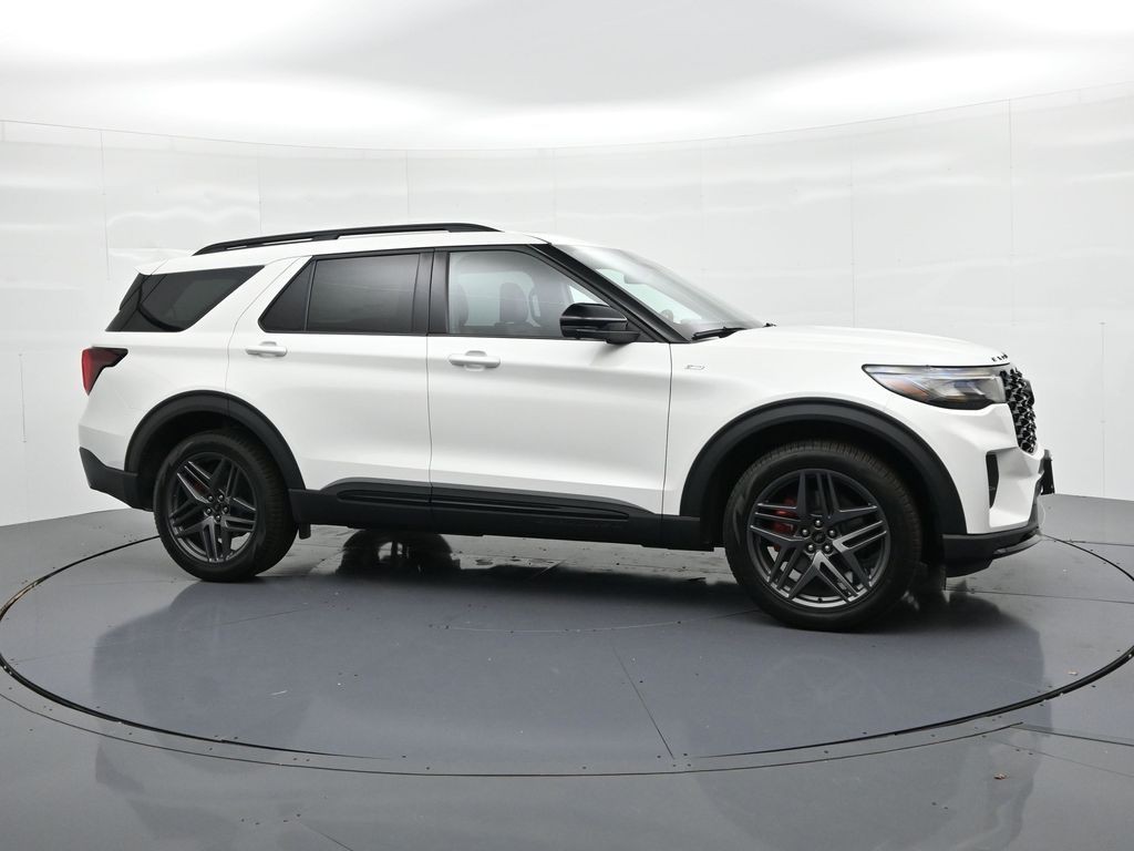 Ford Explorer Vehicle Full-screen Gallery Image 4