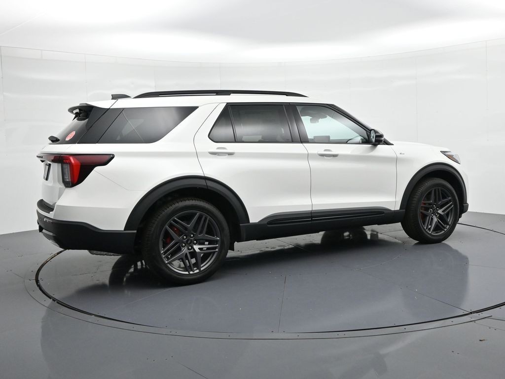 Ford Explorer Vehicle Full-screen Gallery Image 5