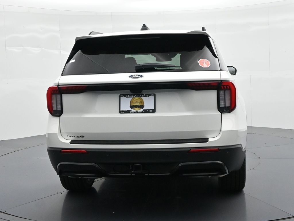 Ford Explorer Vehicle Full-screen Gallery Image 6