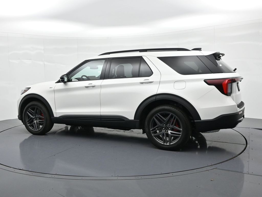 Ford Explorer Vehicle Full-screen Gallery Image 8