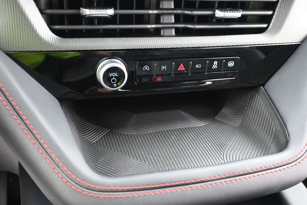 Ford Explorer Vehicle Full-screen Gallery Image 11