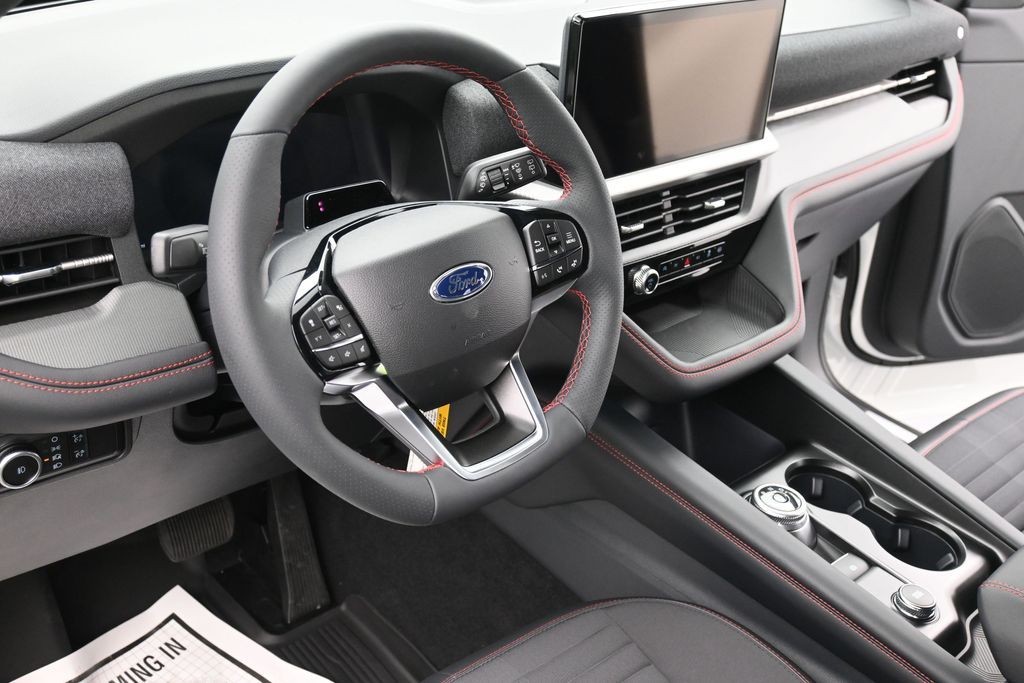Ford Explorer Vehicle Full-screen Gallery Image 14