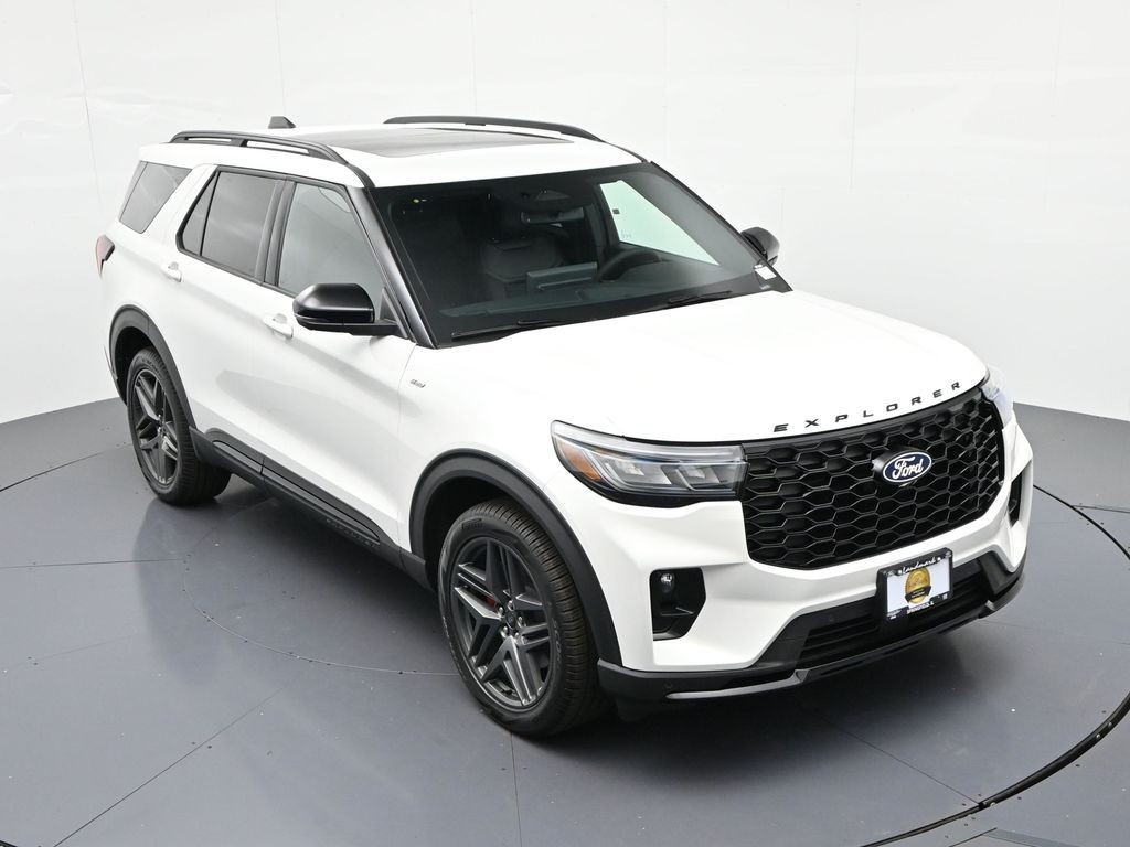Ford Explorer Vehicle Full-screen Gallery Image 15