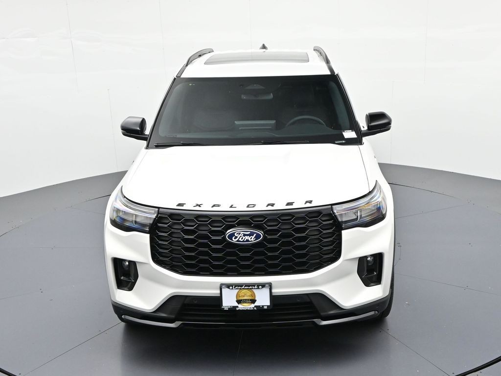 Ford Explorer Vehicle Full-screen Gallery Image 16