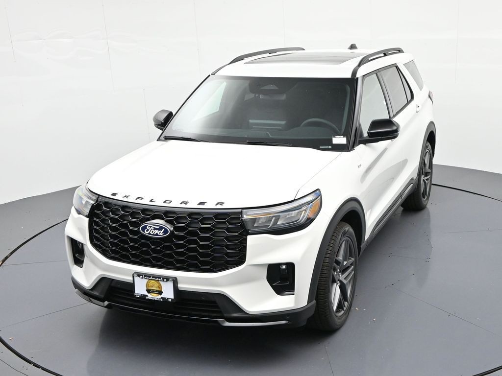 Ford Explorer Vehicle Full-screen Gallery Image 17