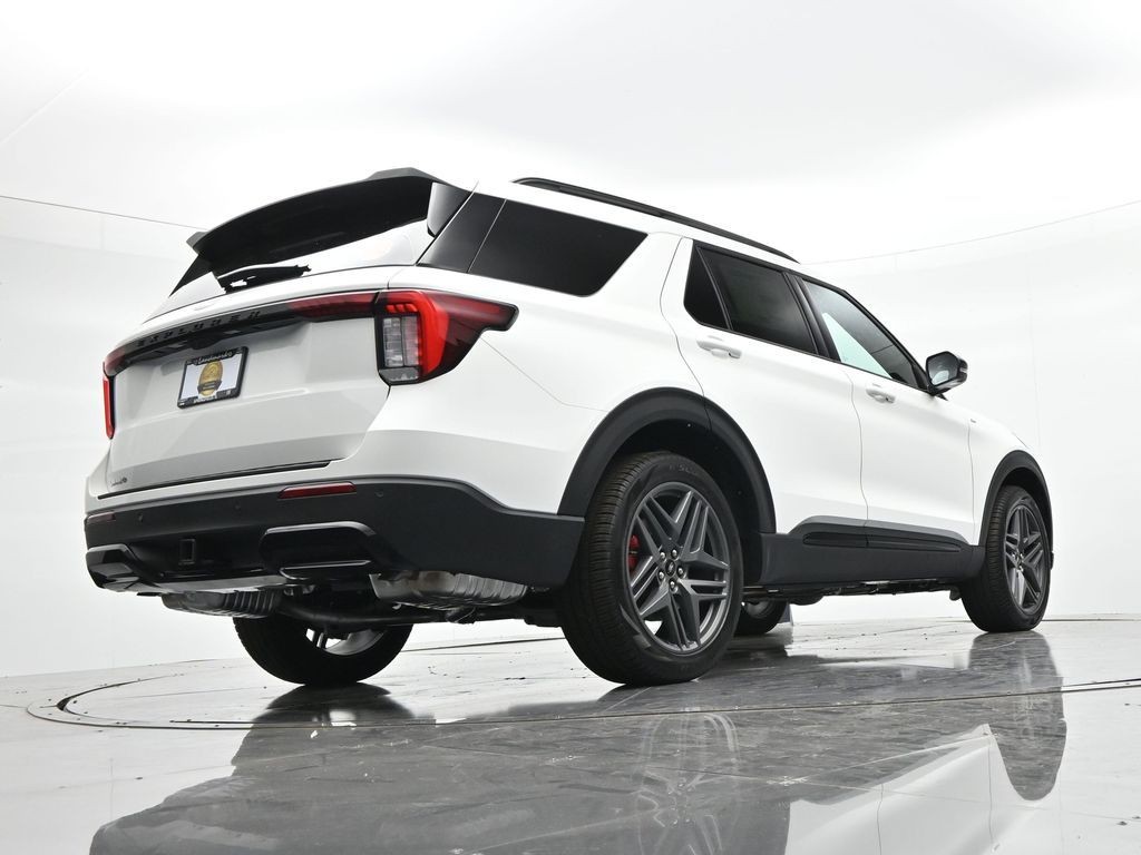 Ford Explorer Vehicle Full-screen Gallery Image 21