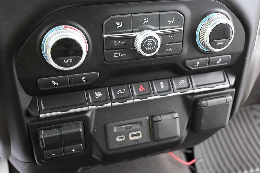 GMC Sierra 2500HD Vehicle Full-screen Gallery Image 11