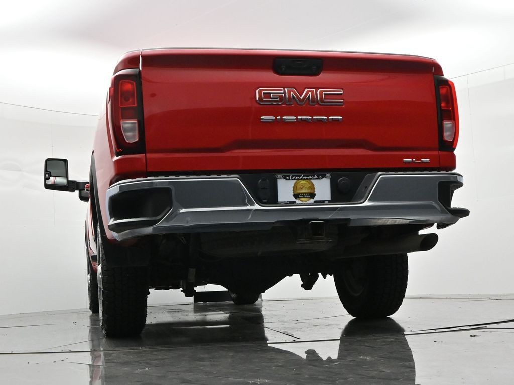 GMC Sierra 2500HD Vehicle Full-screen Gallery Image 19