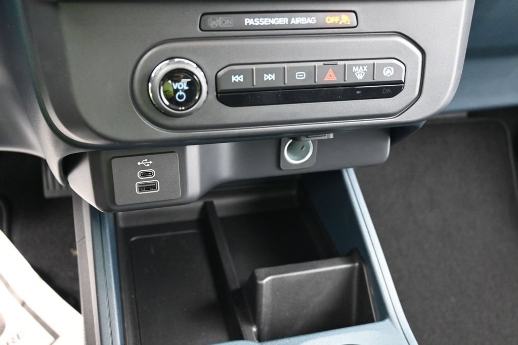 Ford Maverick Vehicle Full-screen Gallery Image 11