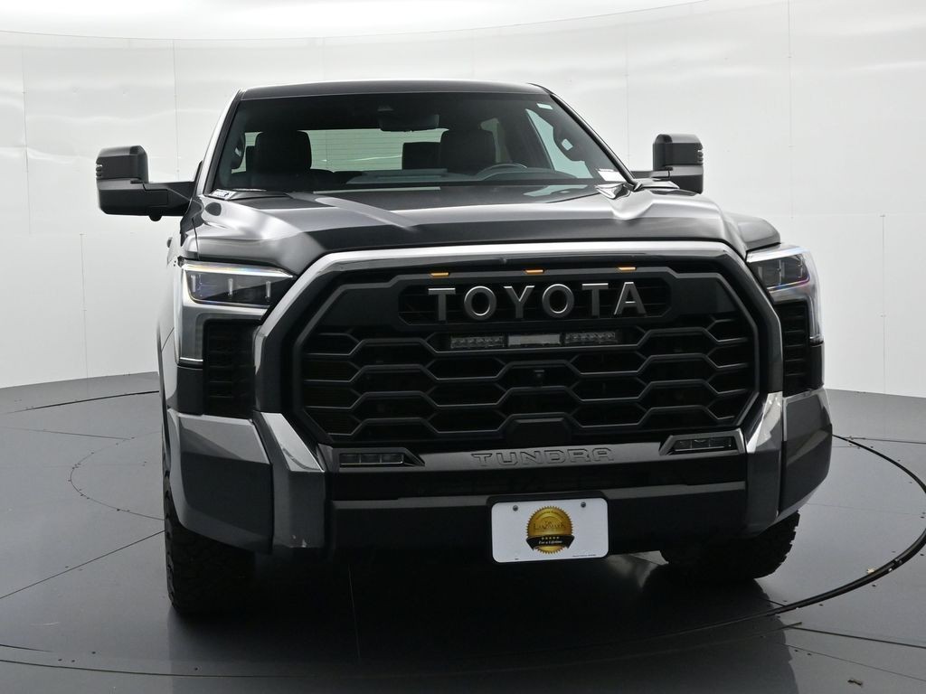 Toyota Tundra Hybrid Vehicle Full-screen Gallery Image 3