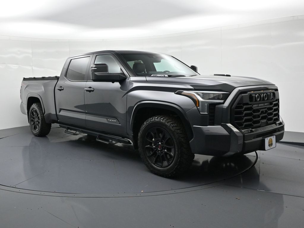 Toyota Tundra Hybrid Vehicle Full-screen Gallery Image 4