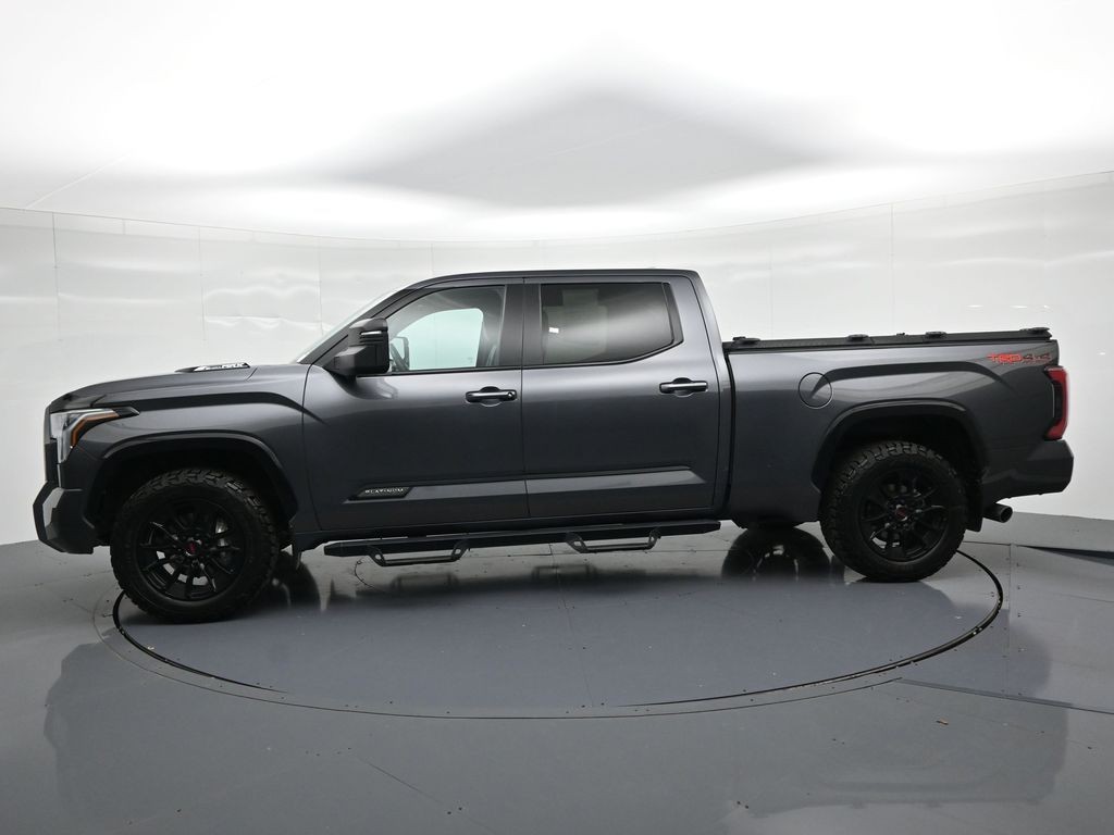 Toyota Tundra Hybrid Vehicle Full-screen Gallery Image 9