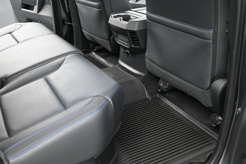 Toyota Tundra Hybrid Vehicle Full-screen Gallery Image 10