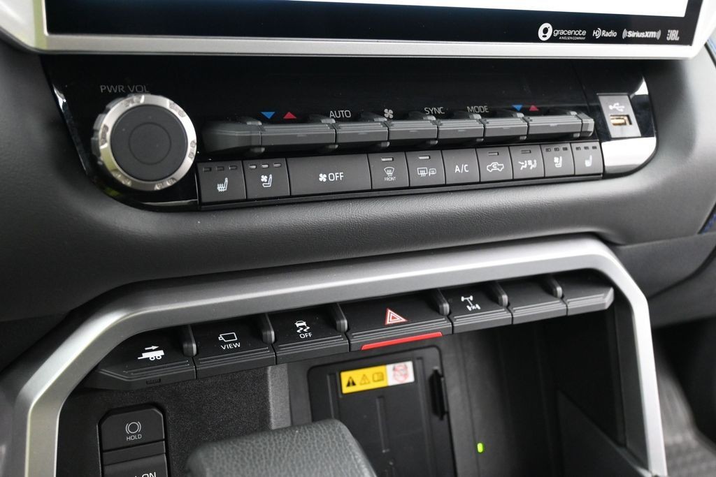 Toyota Tundra Hybrid Vehicle Full-screen Gallery Image 12