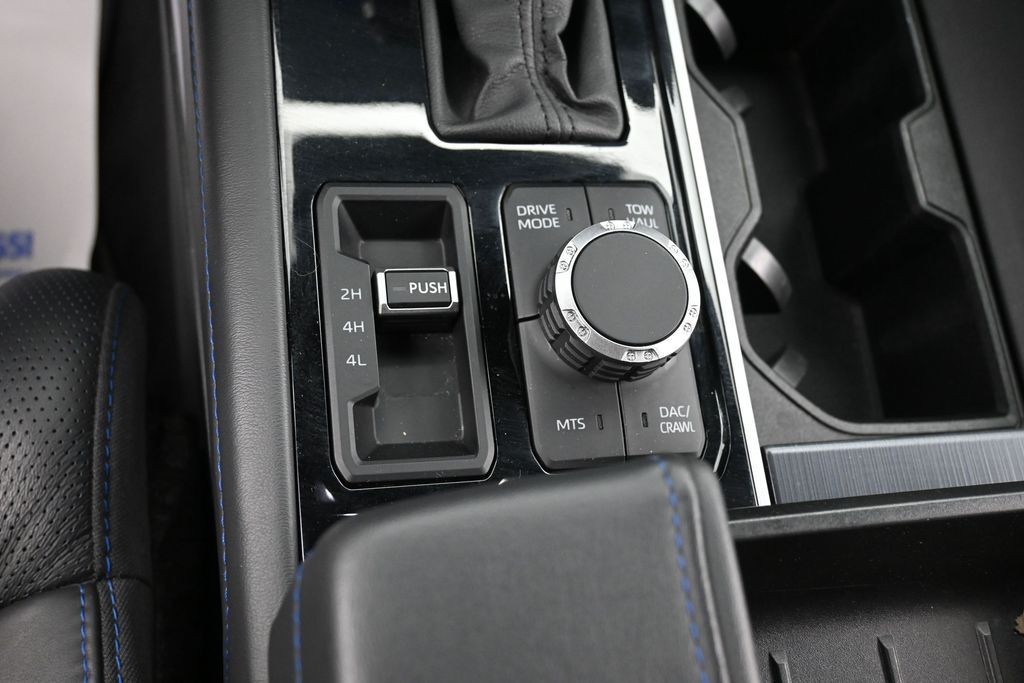 Toyota Tundra Hybrid Vehicle Full-screen Gallery Image 13