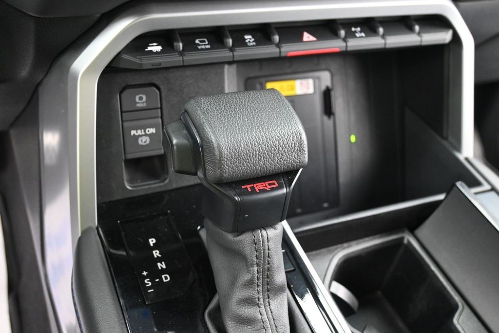 Toyota Tundra Hybrid Vehicle Full-screen Gallery Image 14