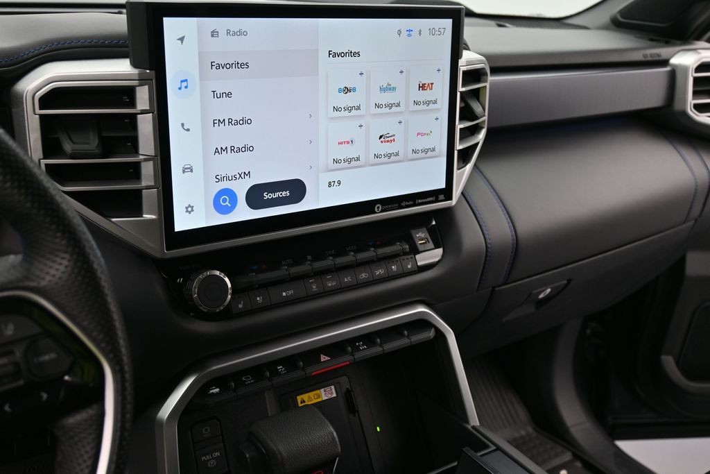 Toyota Tundra Hybrid Vehicle Full-screen Gallery Image 15