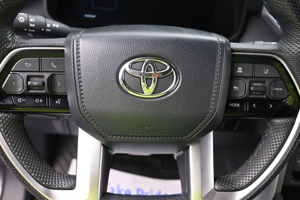 Toyota Tundra Hybrid Vehicle Full-screen Gallery Image 16
