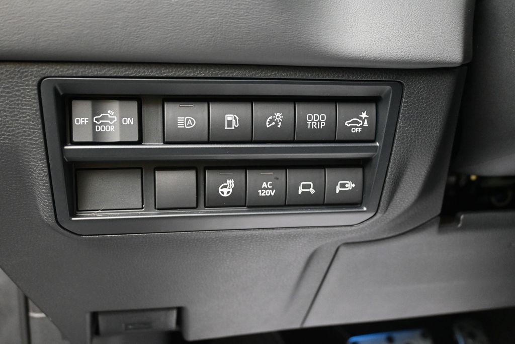 Toyota Tundra Hybrid Vehicle Full-screen Gallery Image 17