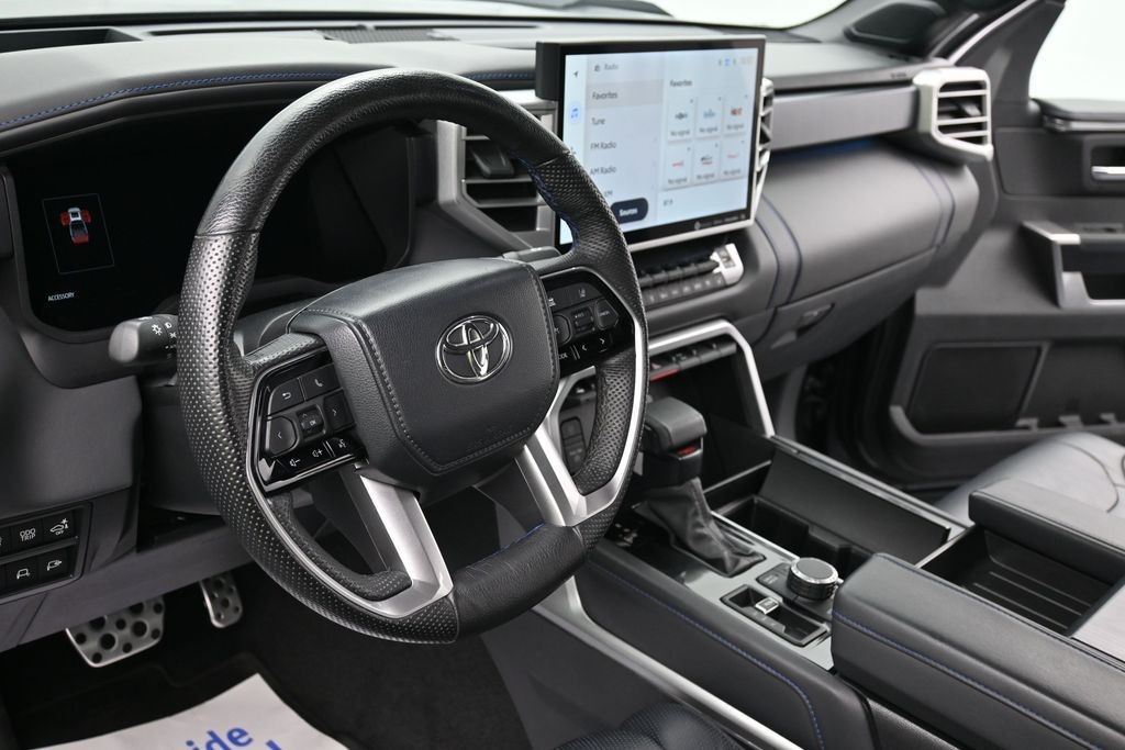 Toyota Tundra Hybrid Vehicle Full-screen Gallery Image 18