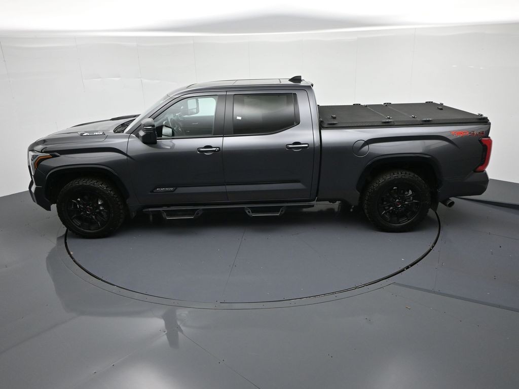 Toyota Tundra Hybrid Vehicle Full-screen Gallery Image 22