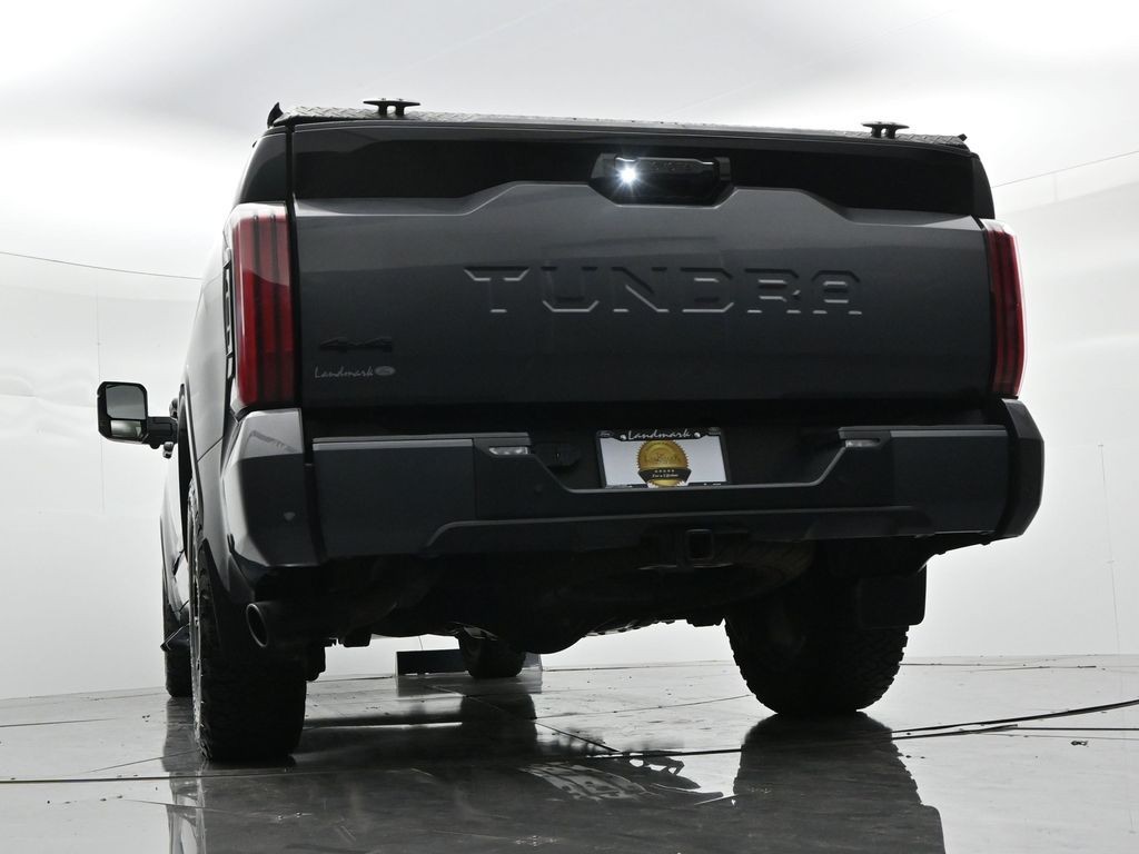 Toyota Tundra Hybrid Vehicle Full-screen Gallery Image 24