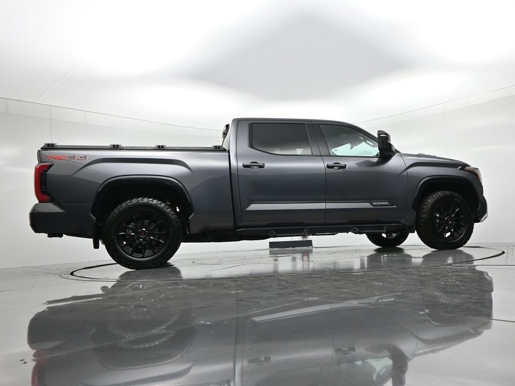 Toyota Tundra Hybrid Vehicle Full-screen Gallery Image 26