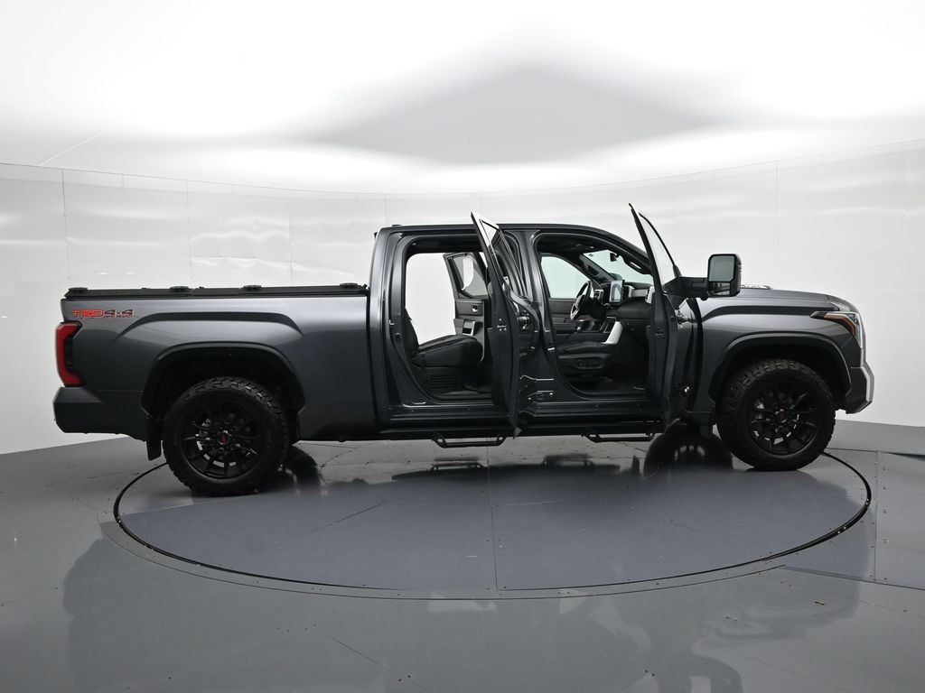 Toyota Tundra Hybrid Vehicle Full-screen Gallery Image 27