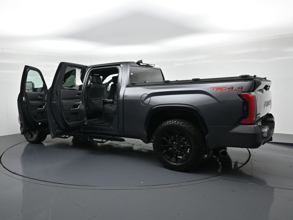 Toyota Tundra Hybrid Vehicle Full-screen Gallery Image 28