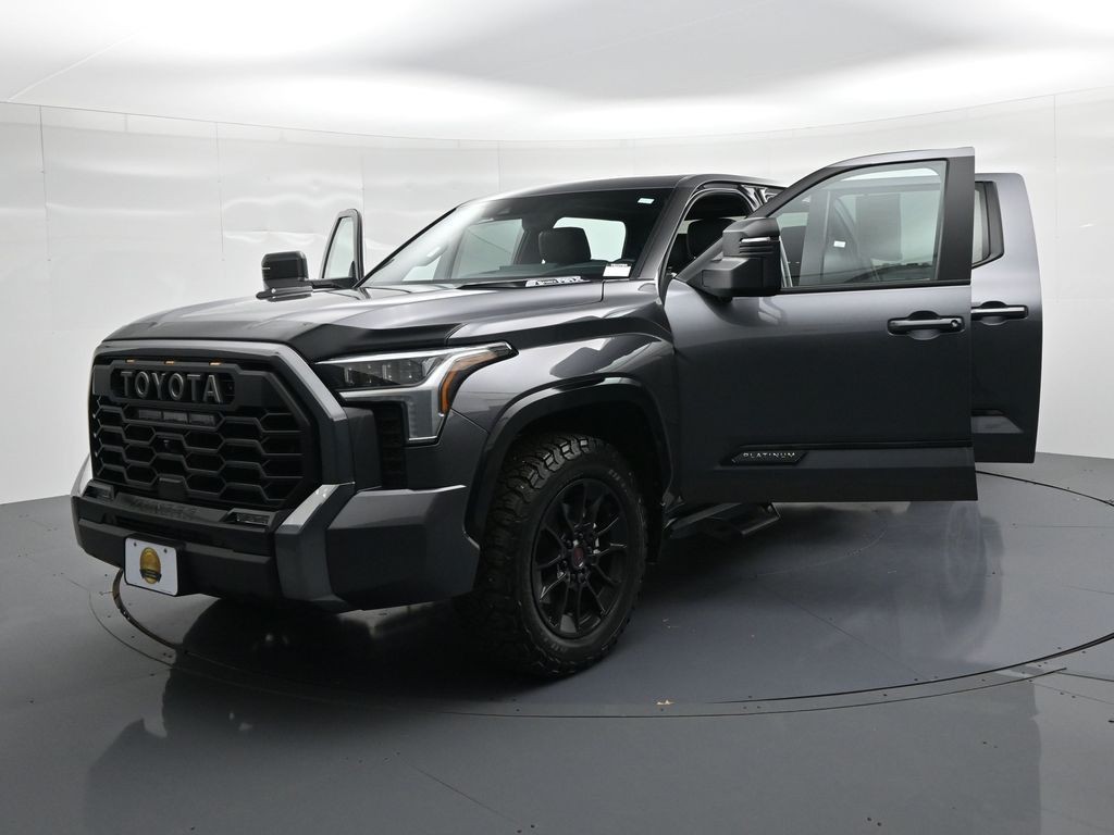 Toyota Tundra Hybrid Vehicle Full-screen Gallery Image 29