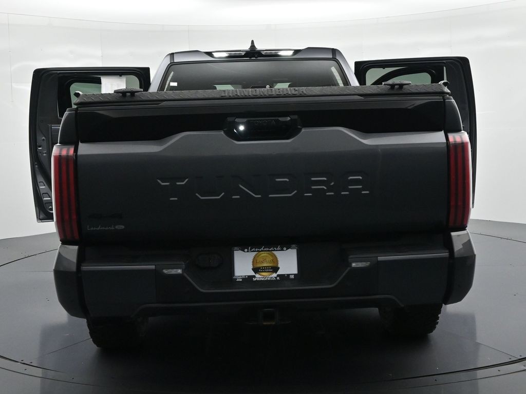 Toyota Tundra Hybrid Vehicle Full-screen Gallery Image 30