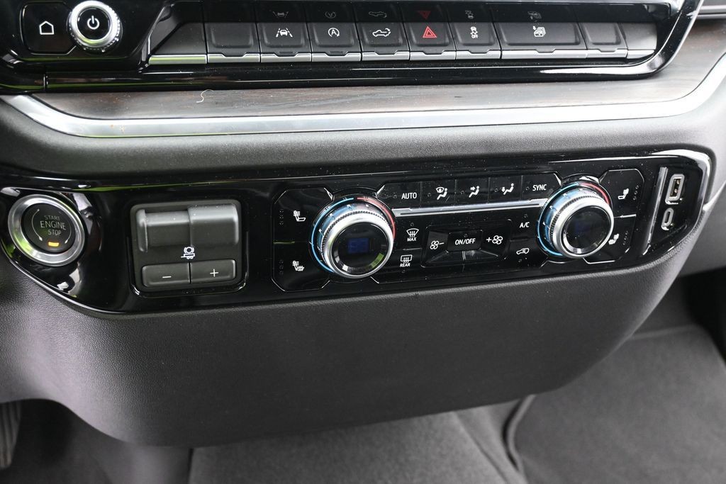 GMC Sierra 1500 Vehicle Full-screen Gallery Image 11