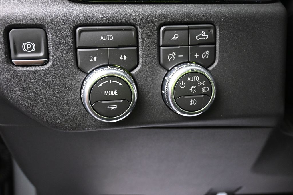 GMC Sierra 1500 Vehicle Full-screen Gallery Image 15