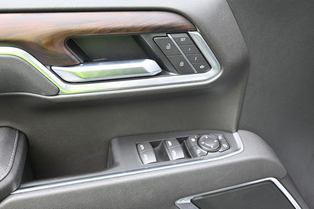 GMC Sierra 1500 Vehicle Full-screen Gallery Image 16