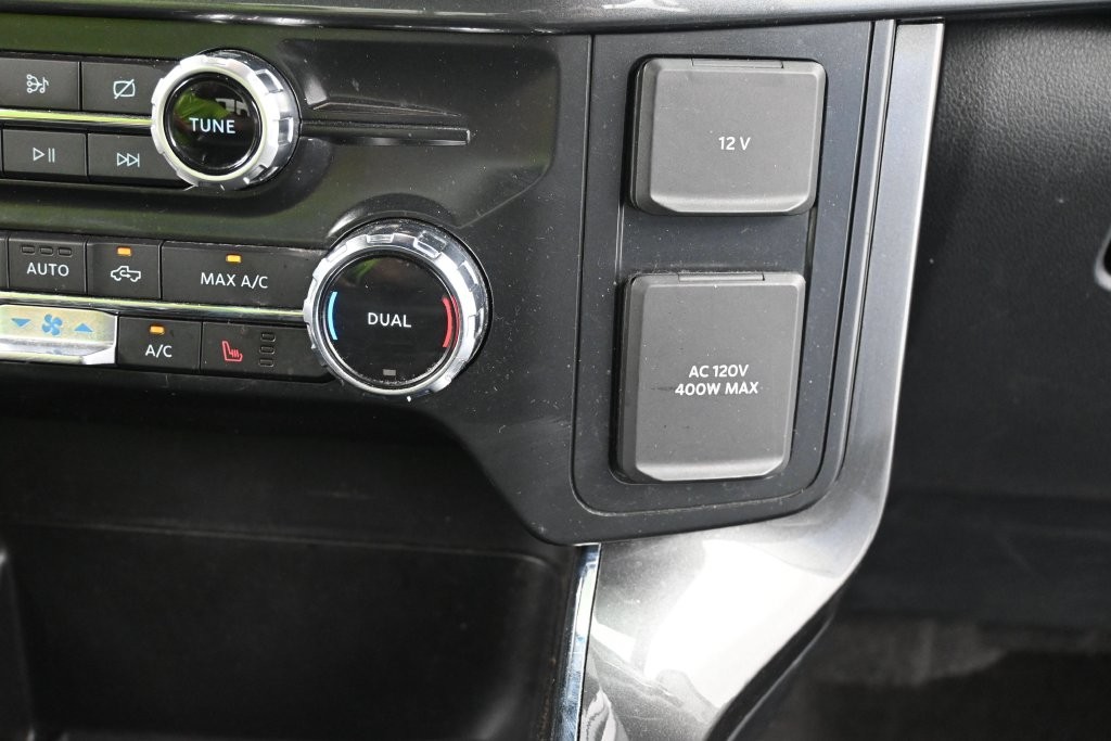 Ford F-150 Vehicle Full-screen Gallery Image 12