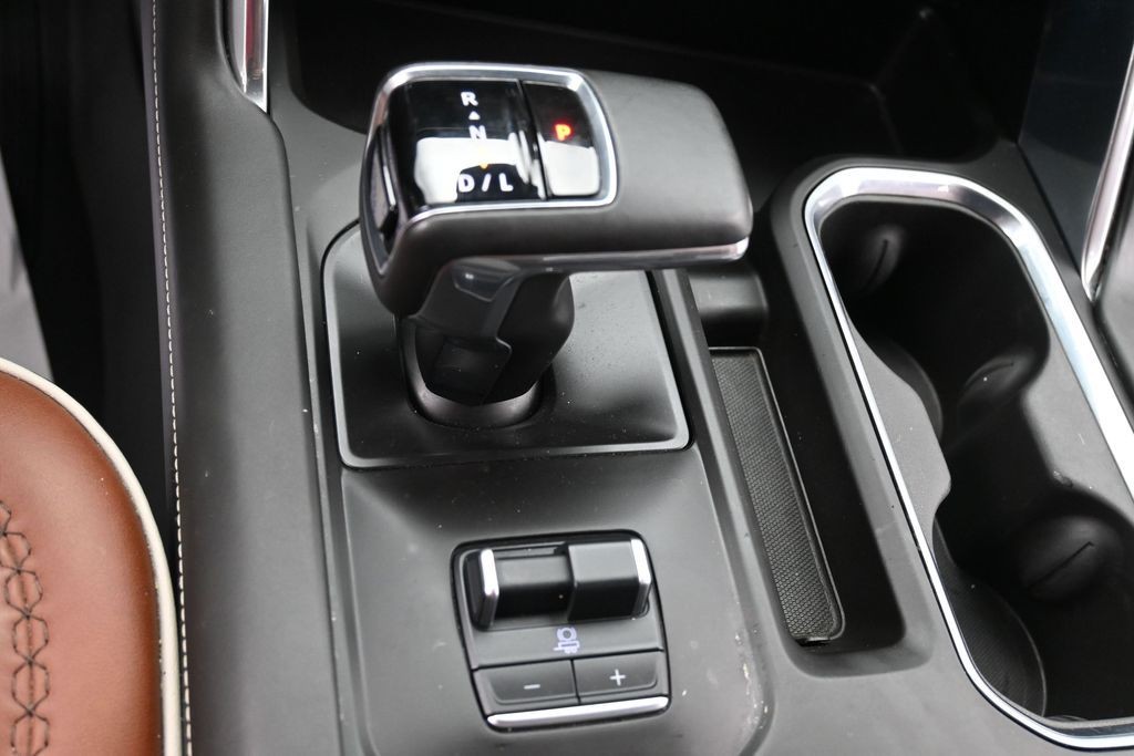 GMC Sierra 1500 Vehicle Full-screen Gallery Image 12