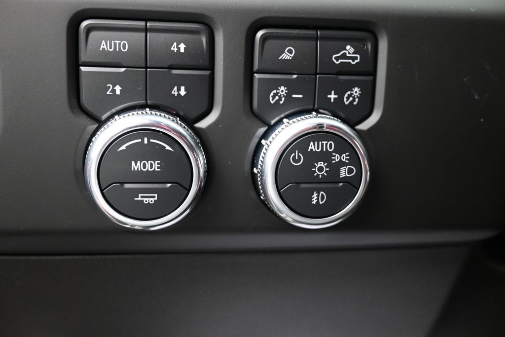 GMC Sierra 1500 Vehicle Full-screen Gallery Image 15