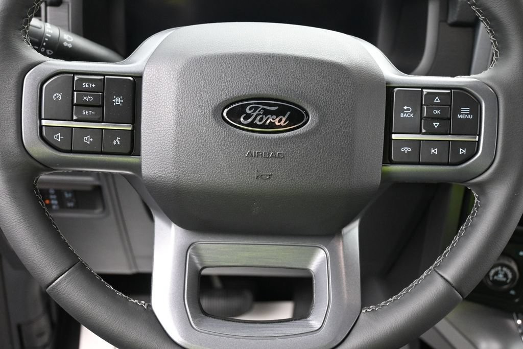 Ford F-150 Vehicle Full-screen Gallery Image 13