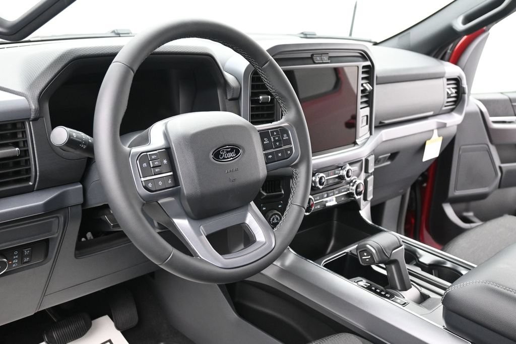 Ford F-150 Vehicle Full-screen Gallery Image 14